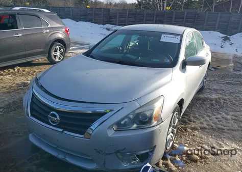 2015 Nissan Altima 2.5 S z USA, uszkodzony, nr VIN 1N4AL3AP4FC153860